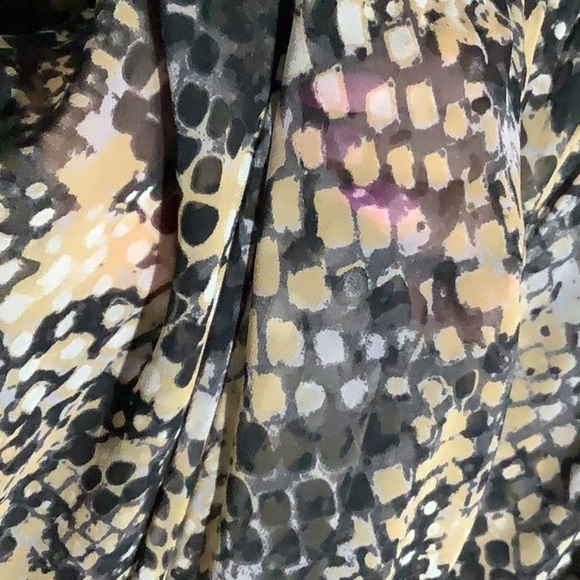 Black Rainn - Sz S - poncho style Tank top - crochet holes trim on top wavy hem - Picture 7 of 7